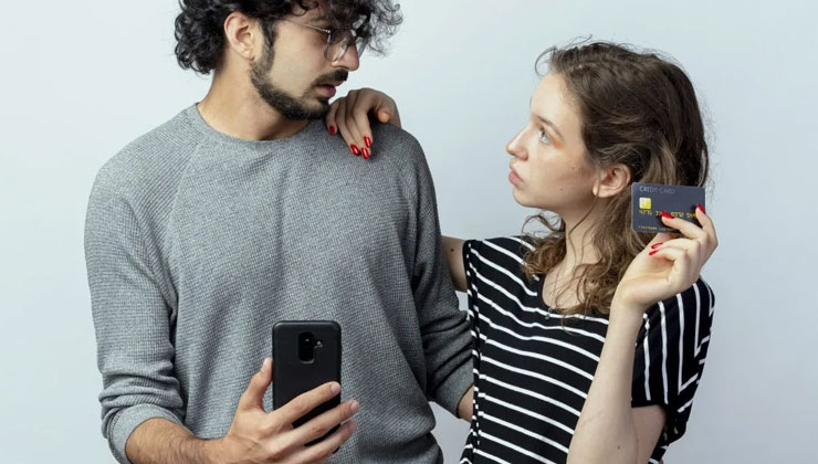 Aufdeckung der Liebesfallen und Schweineschlachtbetrügereien